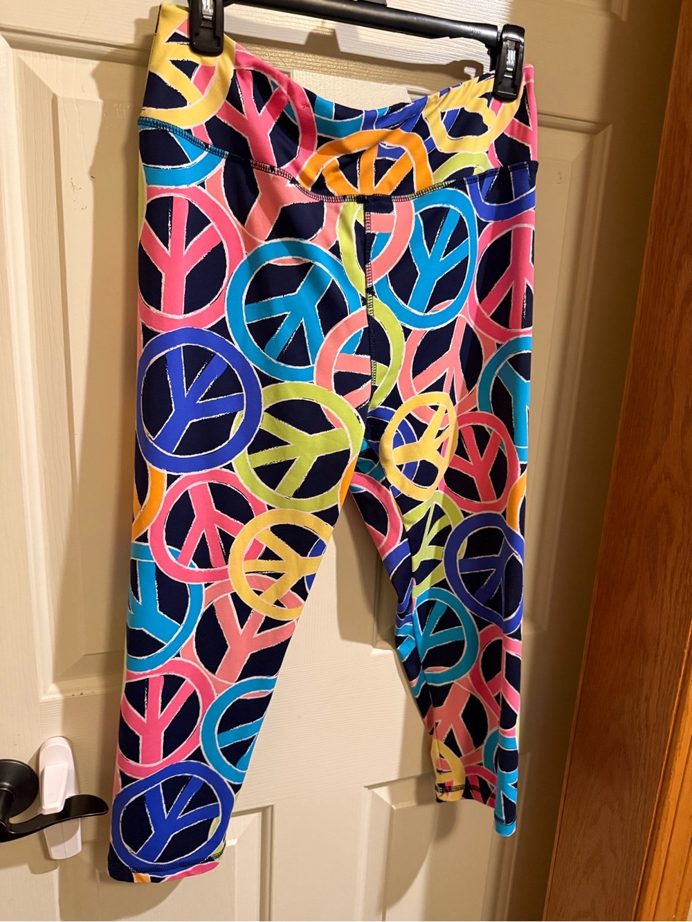 Lulu-B Leggings with Multicolor Peace Sign Print - Picture 4 of 11